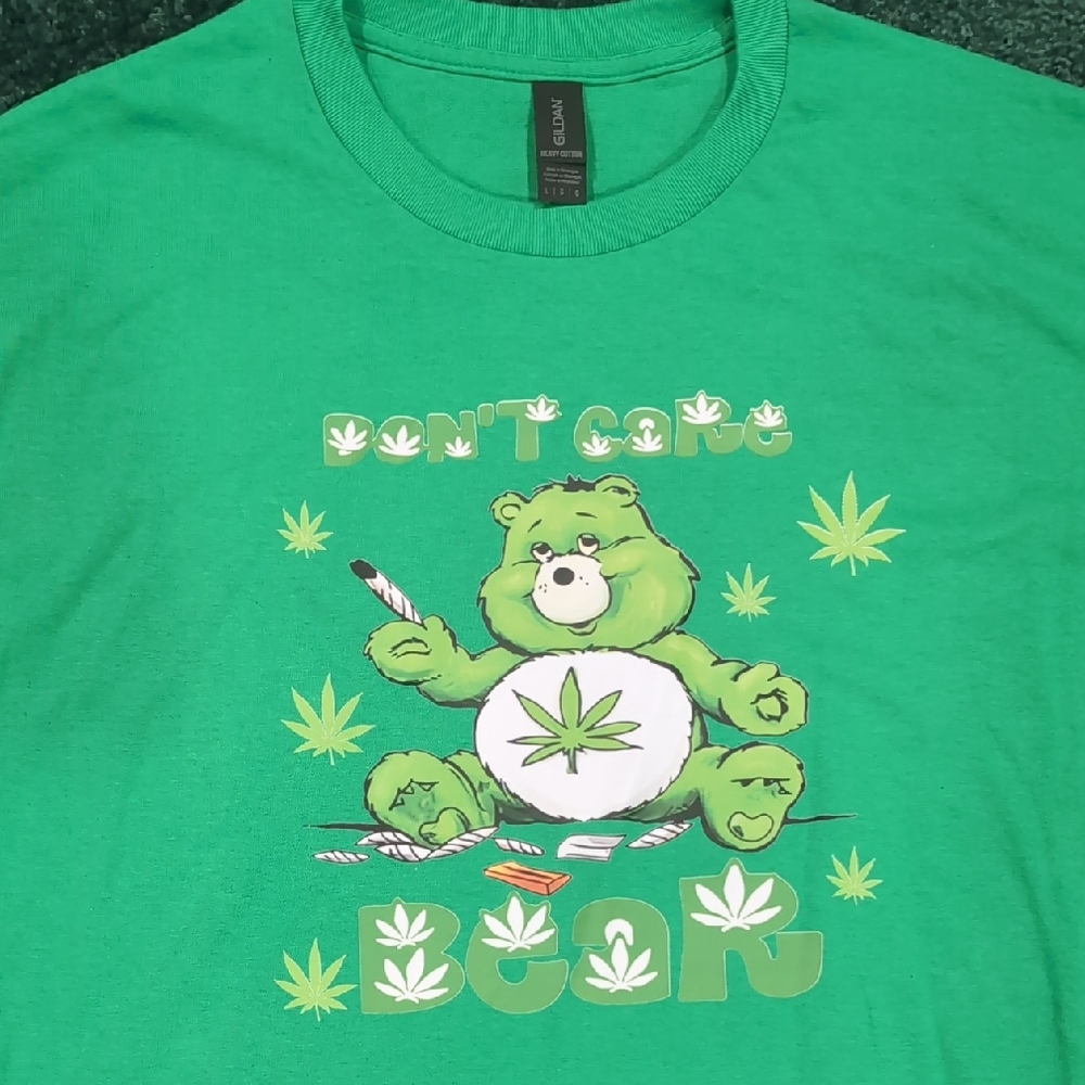 NWOT: Unisex Green Graphic 420 Friendly Tee